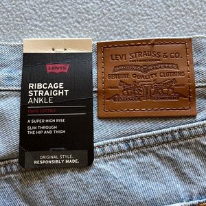 NWT Levi’s Ribcage straight jeans 32x29